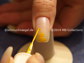 Nail art liner de color amarillo