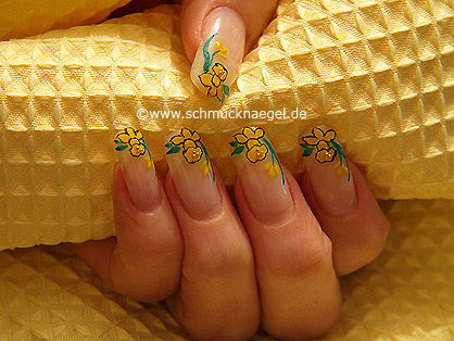 Narciso amarillo para Pascua motivo de uñas