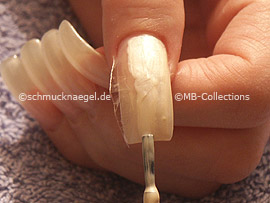 esmalte de color beige claro