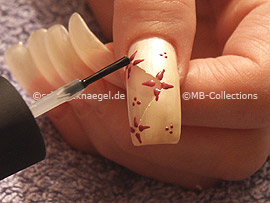 esmalte transparente, spot-swirl y piedras strass en cristal