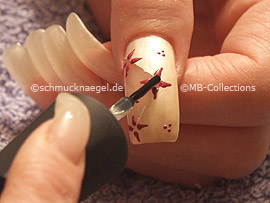 esmalte transparente, spot-swirl y piedras strass en cristal