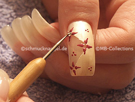 esmalte transparente, spot-swirl y piedras strass en cristal