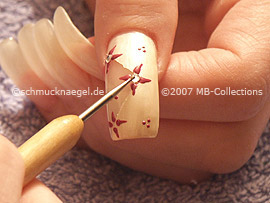 esmalte transparente, spot-swirl y piedras strass en cristal