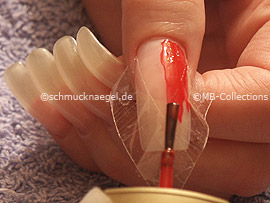 laca de uñas de color rojo