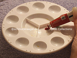 paleta para mezclar colores y pintura acrílica
