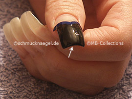 esmalte de color negro