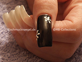 esmalte transparente, spot-swirl y piedra strass