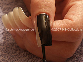 esmalte de color negro