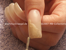 esmalte de color beige claro