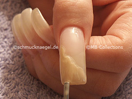 esmalte de color beige claro
