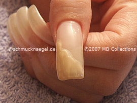 esmalte de color beige claro