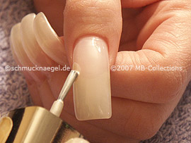 esmalte de color beige claro