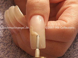 esmalte de color beige claro