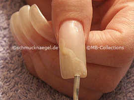 esmalte de color beige claro