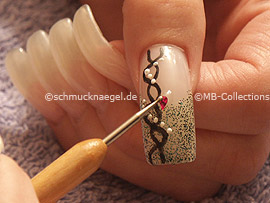 esmalte transparente, spot-swirl y piedras strass