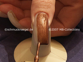 esmalte de color marrón