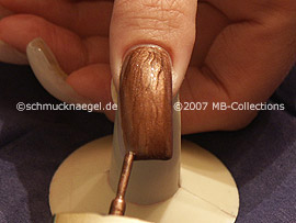 esmalte de color marrón