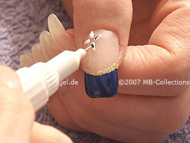 Nail art pen de color azul oscuro