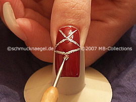 esmalte transparente, spot-swirl y piedras strass cuadradas