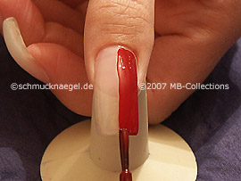 esmalte de color rojo oscuro