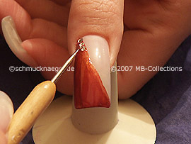 spot-swirl, esmalte transparente y piedras strass