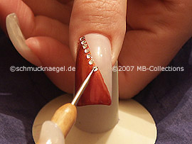 spot-swirl, esmalte transparente y piedras strass