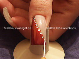 spot-swirl, esmalte transparente y piedras strass