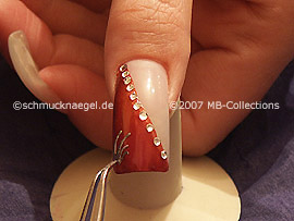pinzeta y nail tattoo de color plata