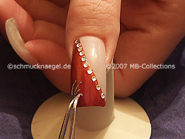 pinzeta y nail tattoo de color plata
