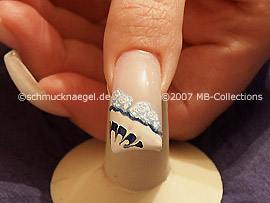 nail art liner de color azul oscuro