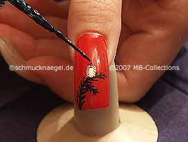 nail art liner en verde oscuro y nail art pens en naranja y blanco