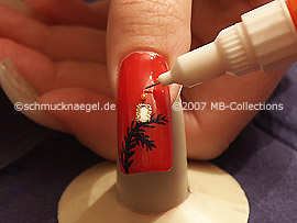 nail art liner en verde oscuro y nail art pens en naranja y blanco