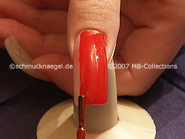 esmalte de color rojo