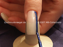 nail art pen de color azul oscuro