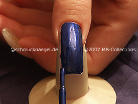 nail art pen de color azul oscuro