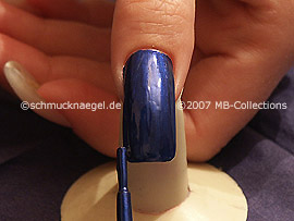 nail art pen de color azul oscuro