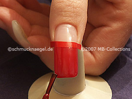 Esmalte de color rojo oscuro