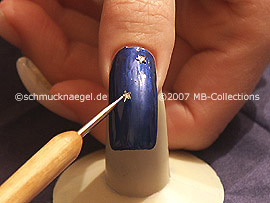 Piedras strass en forma de una estrella y spot-swirl