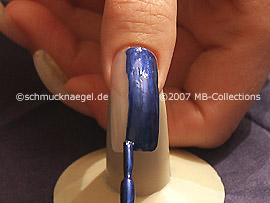 Esmalte en azul oscuro