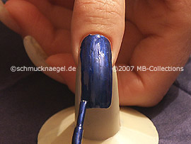 Esmalte en azul oscuro
