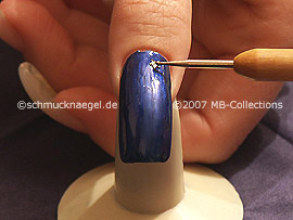 Piedras strass en forma de una estrella y spot-swirl