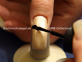 Esmalte de color negro