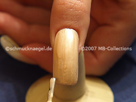 Esmalte en beige claro