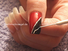 Nail art liner in the colour white