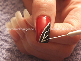 Nail art liner in the colour white