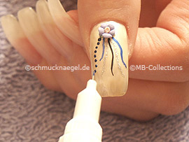 Nail art pen in the colour dark-blue