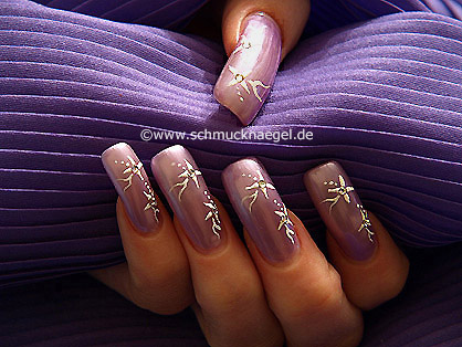 Fingernail motif with nail art pen