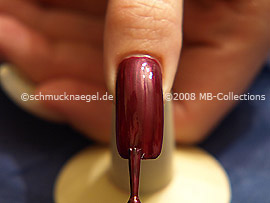 Nail lacquer in the colour claret-red