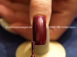 Nail lacquer in the colour claret-red