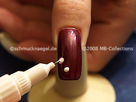 Nail art pen in the colour white